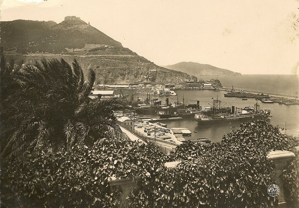125-le port et S Cruz depuis la promenade de Letang.JPG